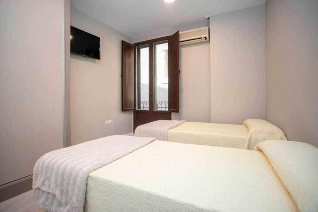 Hostal Viena Plaza Nueva Granada Eksteriør bilde
